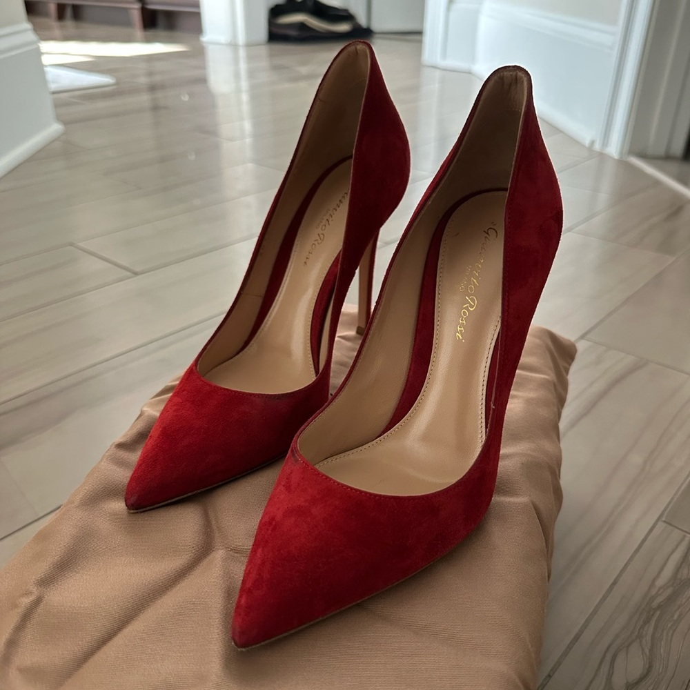 Gianvito Rossi Red suede Ellipsis heels
